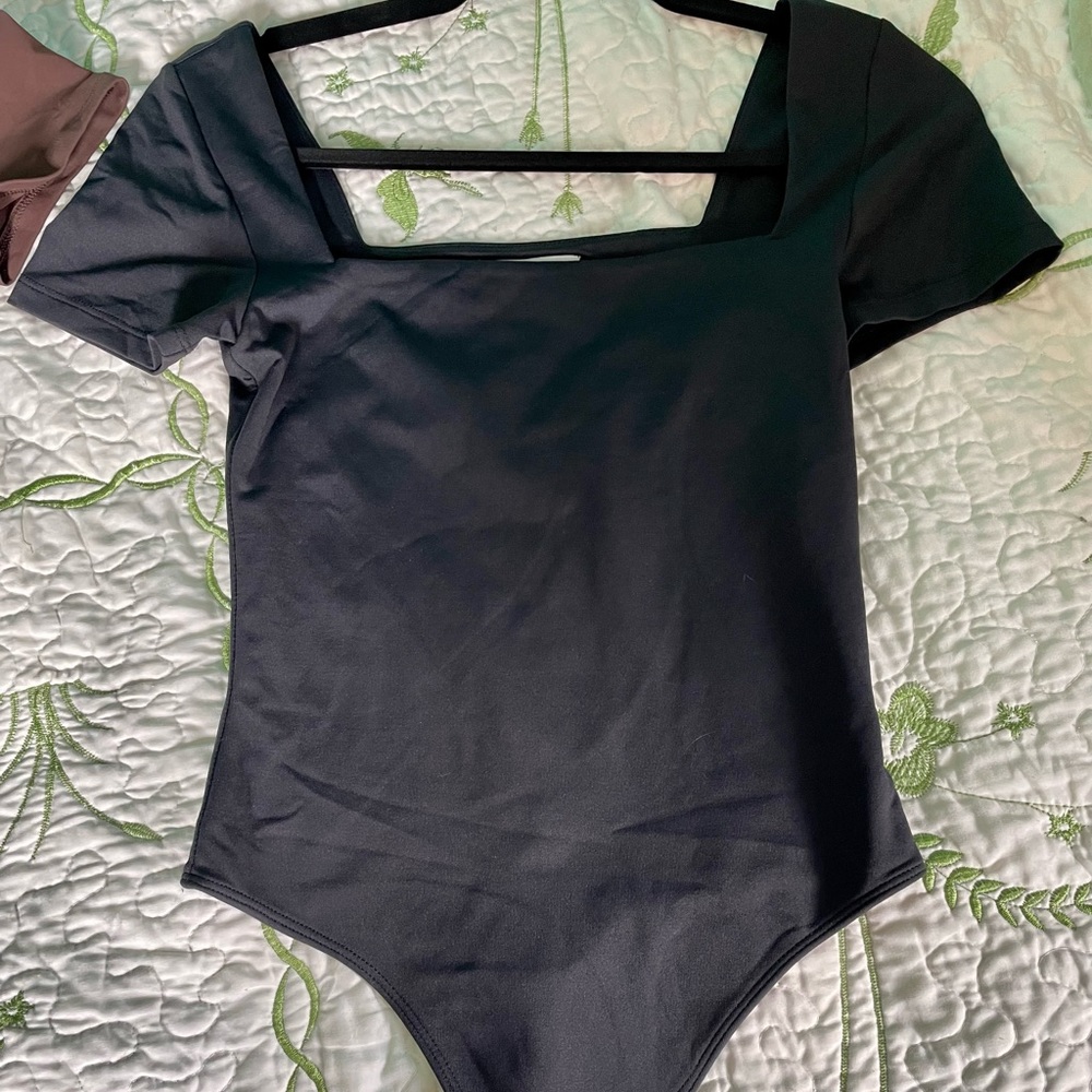 Babaton Contour Squareneck Shortsleeve Bodysuit Size Small